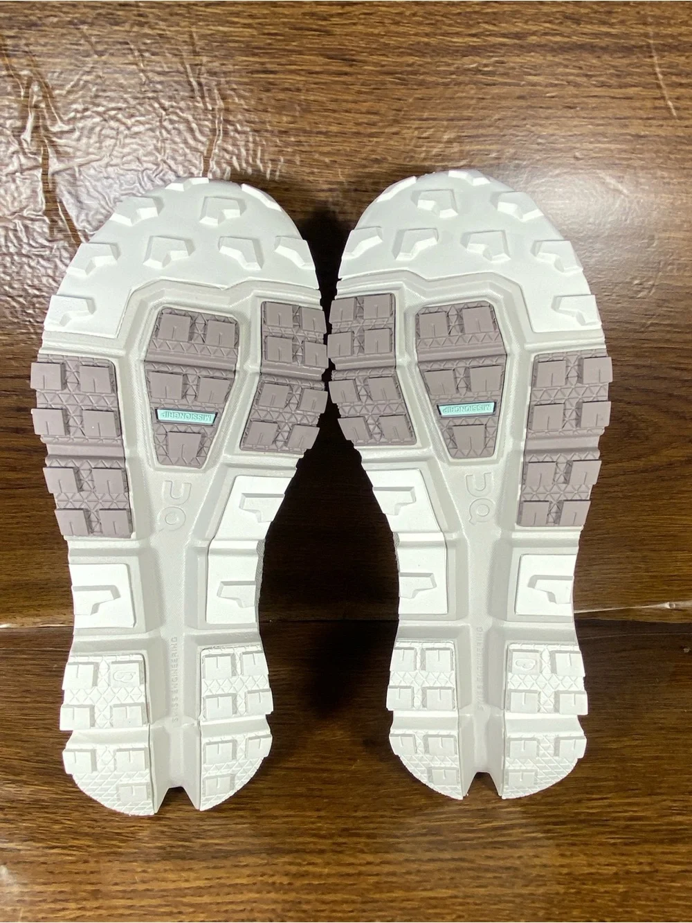 ON Cloud Women's Cloudaway 2 in Sand/Ice size 8 - Picture 9 of 9
